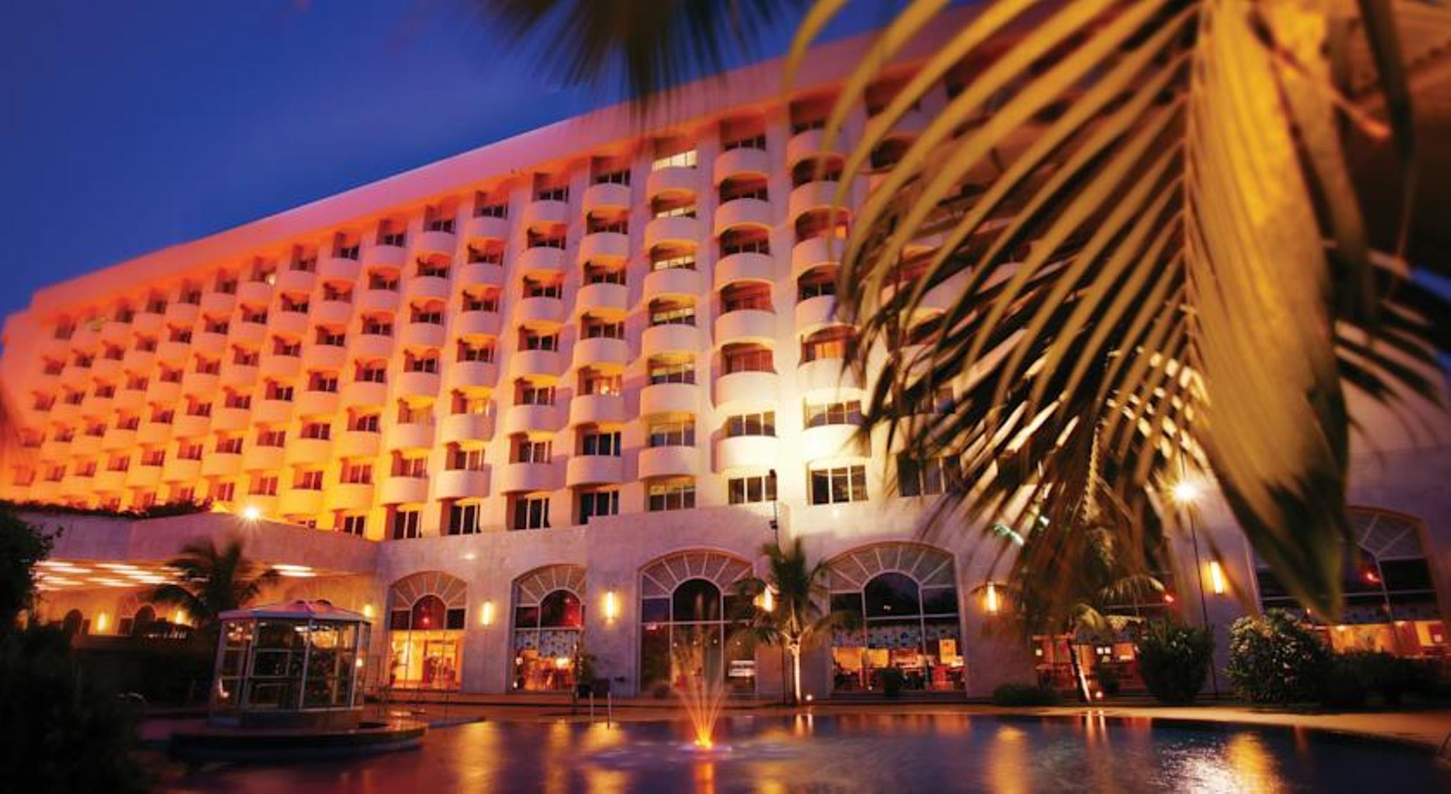 The Lalit Mumbai Ξενοδοχείο Εξωτερικό φωτογραφία The Royal Mirage Hotel