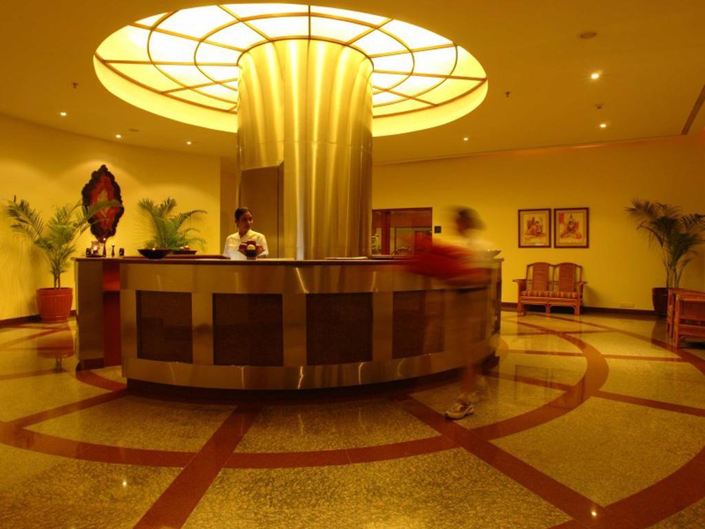 The Lalit Mumbai Ξενοδοχείο Εξωτερικό φωτογραφία The lobby of the hotel