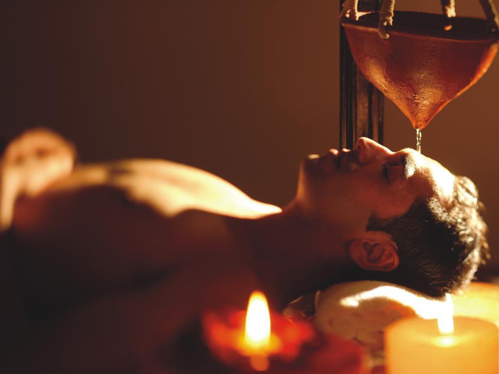 The Lalit Mumbai Ξενοδοχείο Εξωτερικό φωτογραφία Ayurvedic treatment