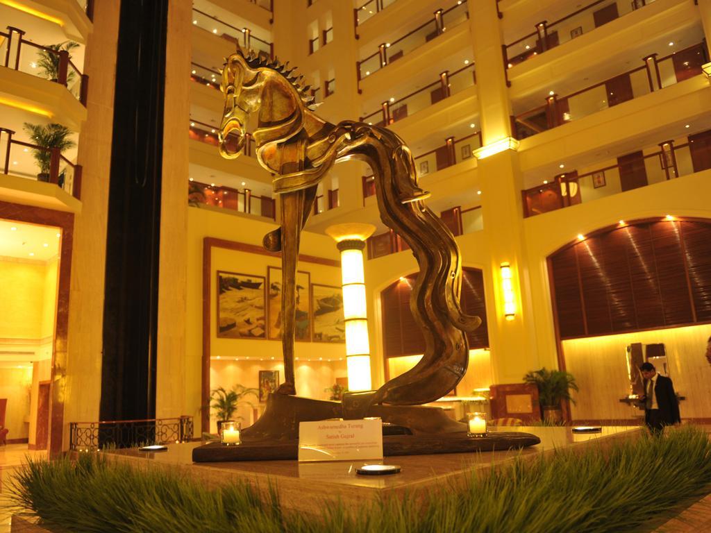The Lalit Mumbai Ξενοδοχείο Εξωτερικό φωτογραφία The lobby of the Grand Hotel
